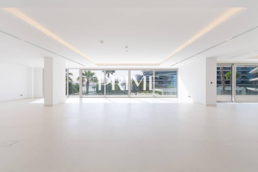 Vacant | Palm and Sea View | Beach Access - Image 15