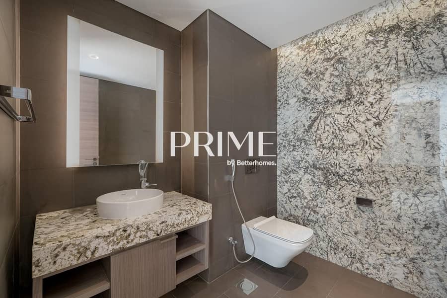 Vacant | Palm and Sea View | Beach Access - Image 17