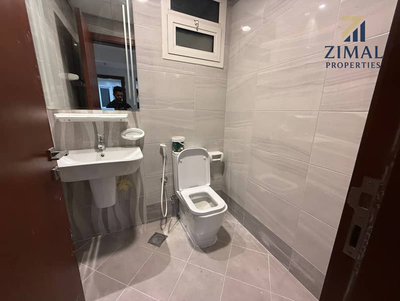 Hot Deal! 1BHK | 2 Bathrooms | Free Amenities | Family Building - Image 6