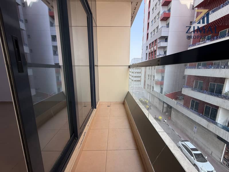 Hot Deal! 1BHK | 2 Bathrooms | Free Amenities | Family Building - Image 8