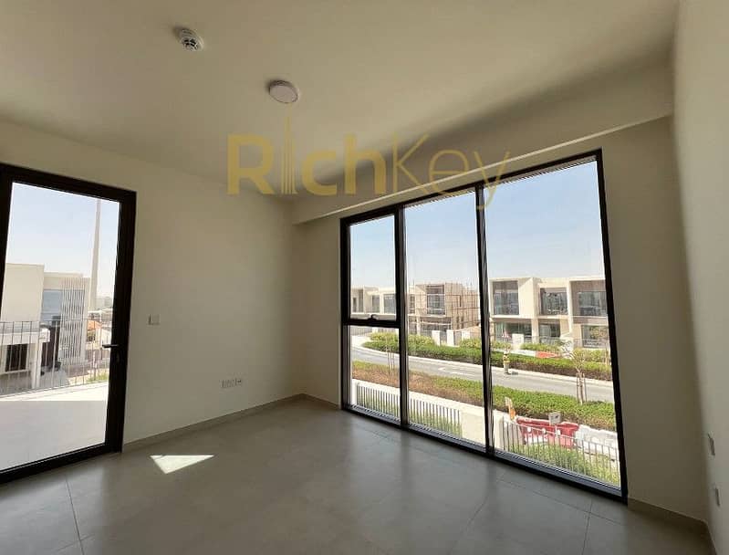 Vacant | Large Layout | Single Row