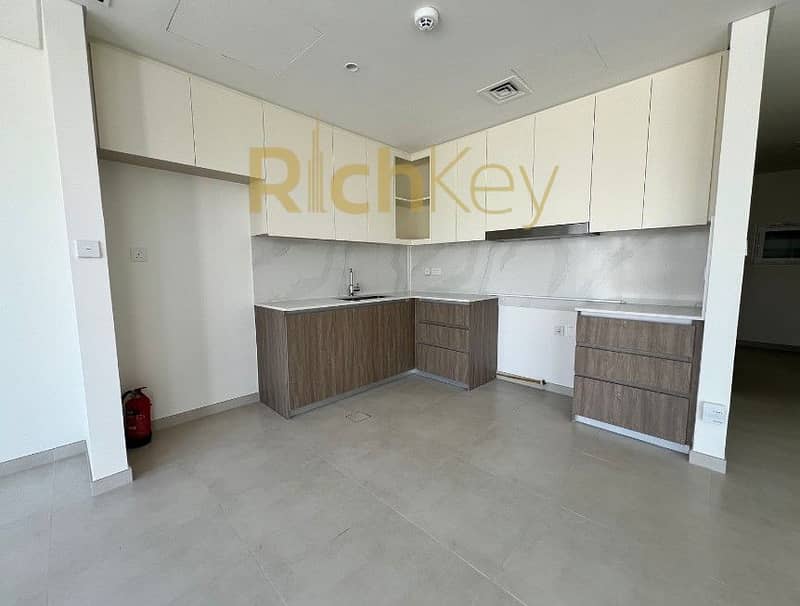 Vacant | Large Layout | Single Row