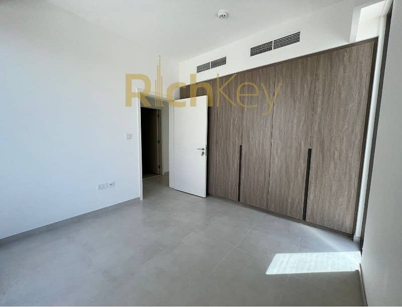 Vacant | Large Layout | Single Row - Image 6