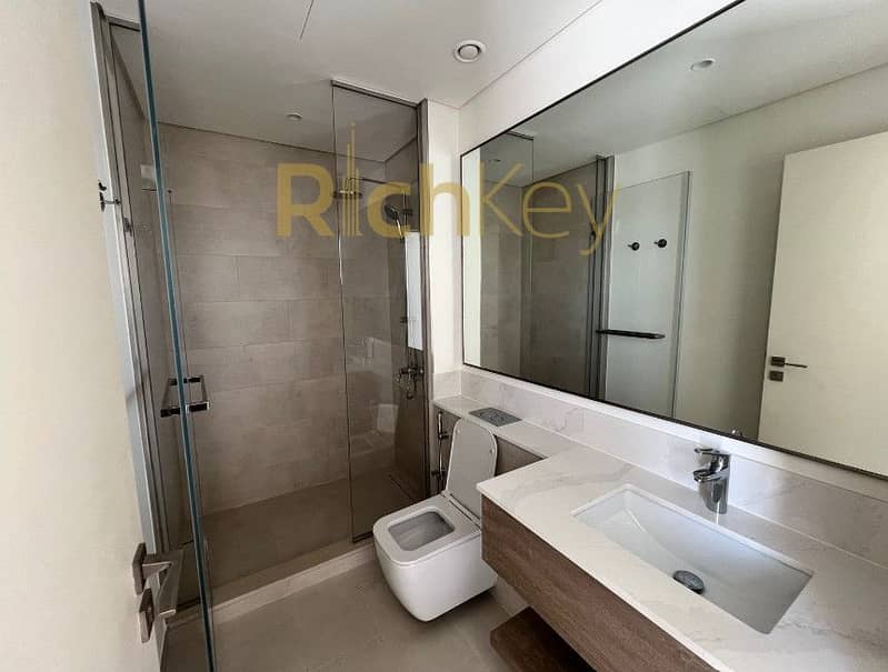 Vacant | Large Layout | Single Row - Image 8