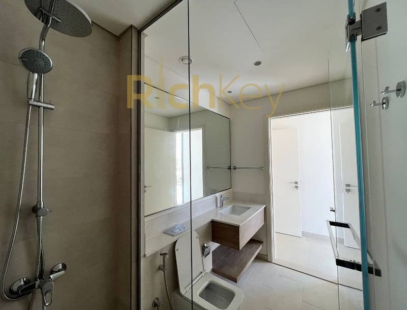 Vacant | Large Layout | Single Row - Image 10