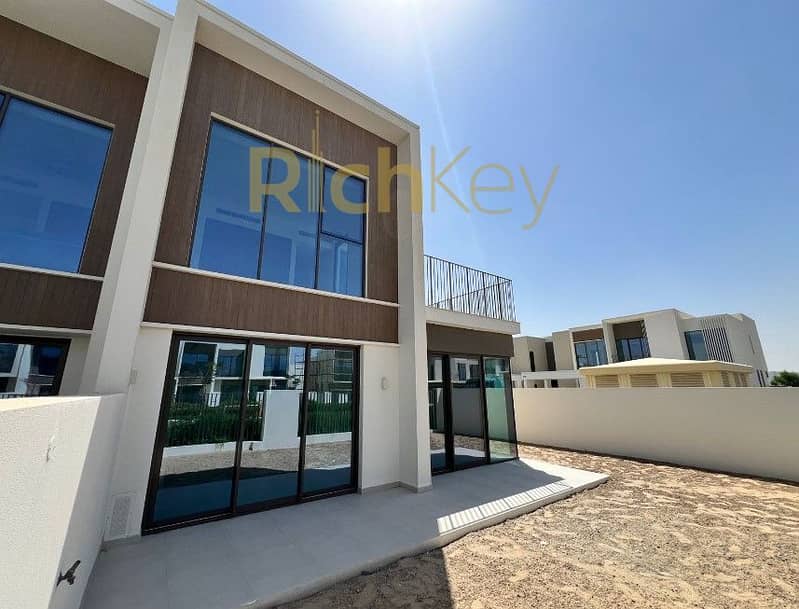 Vacant | Large Layout | Single Row - Image 12