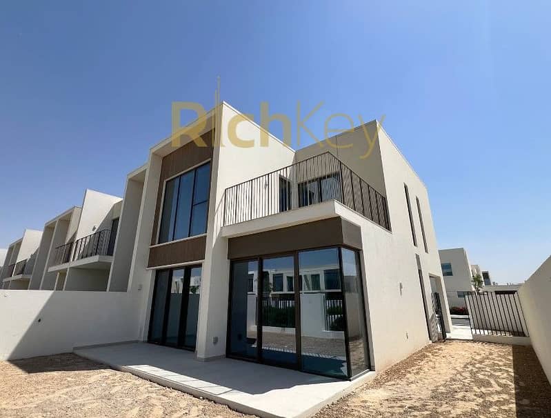 Vacant | Large Layout | Single Row - Image 13