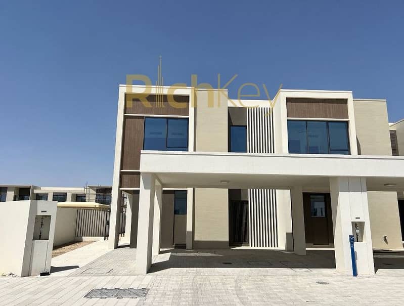 Vacant | Large Layout | Single Row - Image 15