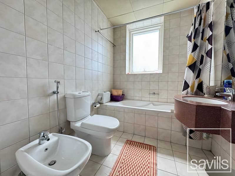 Vacant | Water and Golf View | Fully Furnished - Image 12