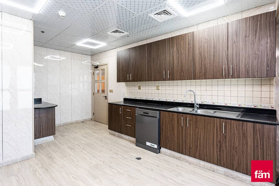 Upgraded|Panoramic Views|Tastefully Furnished - Image 17