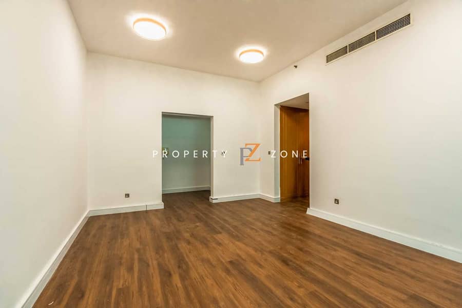 Next to metro | Large Balcony | Ready to move in - Image 29