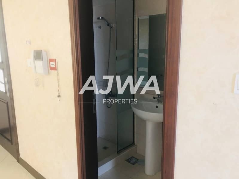 3BR Villa Available on Rent | Vacant | Large Corner Plot - Image 7