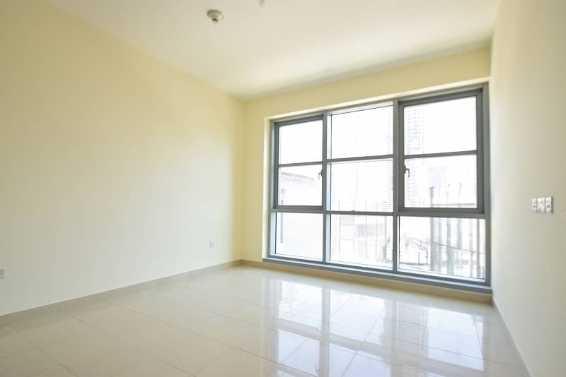 BRIGHT AND SPACIOUS 1 BED | PARTIAL FOUNTAIN VIEW - Image 10