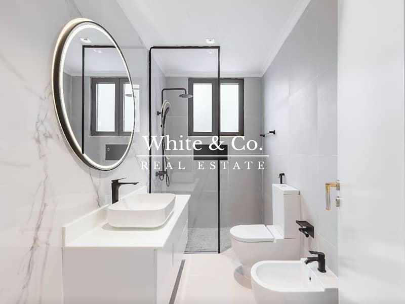 Furnished| Marina Facing |Fully Upgraded - Image 8