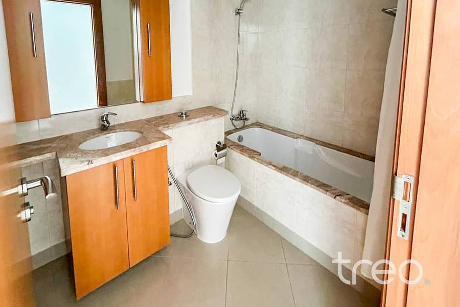 Golf Course View | Vacant | Unfurnished - Image 10