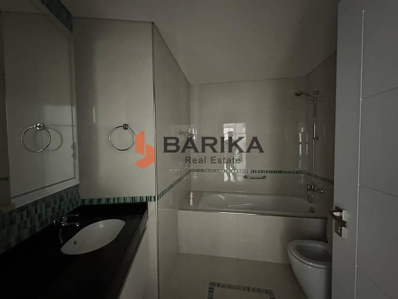 Full Harbour Sea View|Fully Upgraded - Image 17