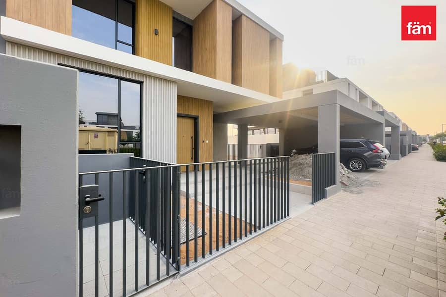 Near Amenities Corner Villa June ARIII