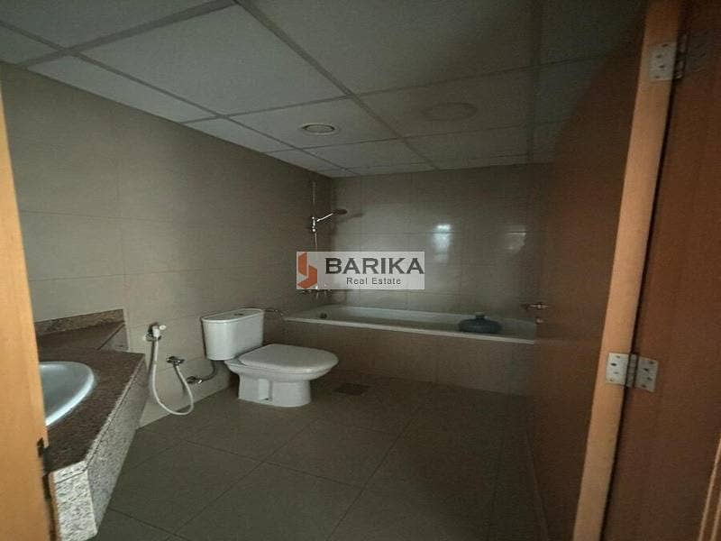 Spacious 2BR in Marina Crown |Marina Views - Image 15