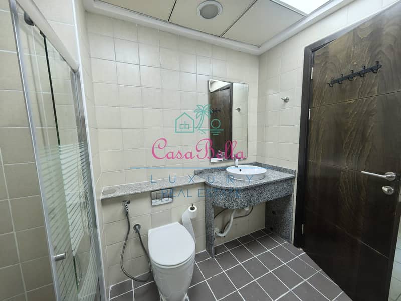 Skyline Views | Near Tram | High-Rise Living - Image 11