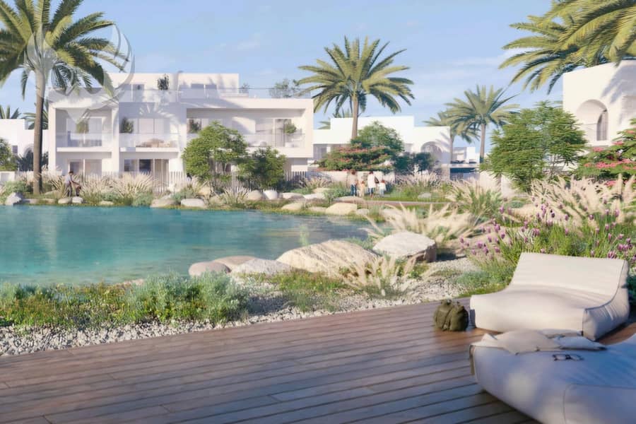 Exclusive 4-Bed TV with Private Pool / Single row