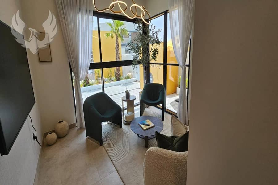 Corner unit / Exquisite 3-bedroom + maid Townhouse - Image 7