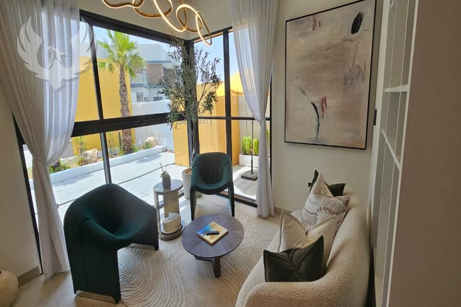 Corner unit / Exquisite 3-bedroom + maid Townhouse - Image 9