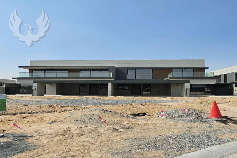 Corner unit / Exquisite 3-bedroom + maid Townhouse - Image 17