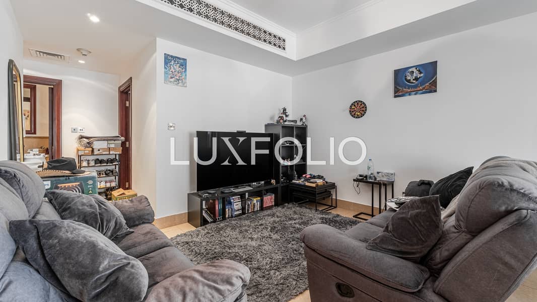 Corner Layout | Community View | Bright Unit