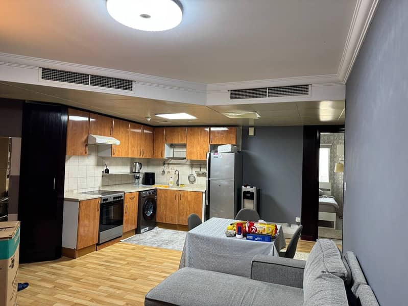 VACANT NOW | FURNISHED | NEAR METRO |