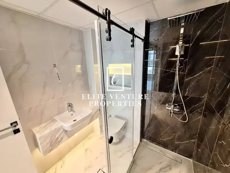 POOL VIEW | VACANT | SPACIOUS-1 BEDROOM APARTMENT - Image 10