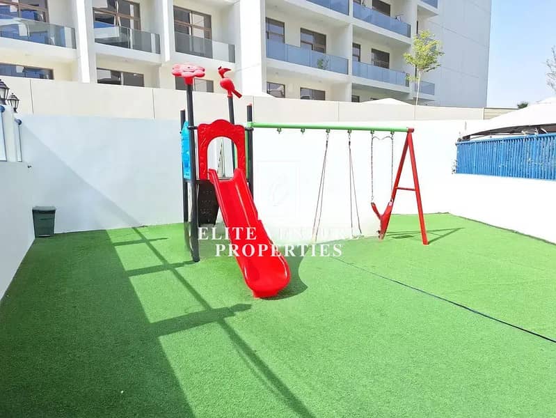 POOL VIEW | VACANT | SPACIOUS-1 BEDROOM APARTMENT - Image 14