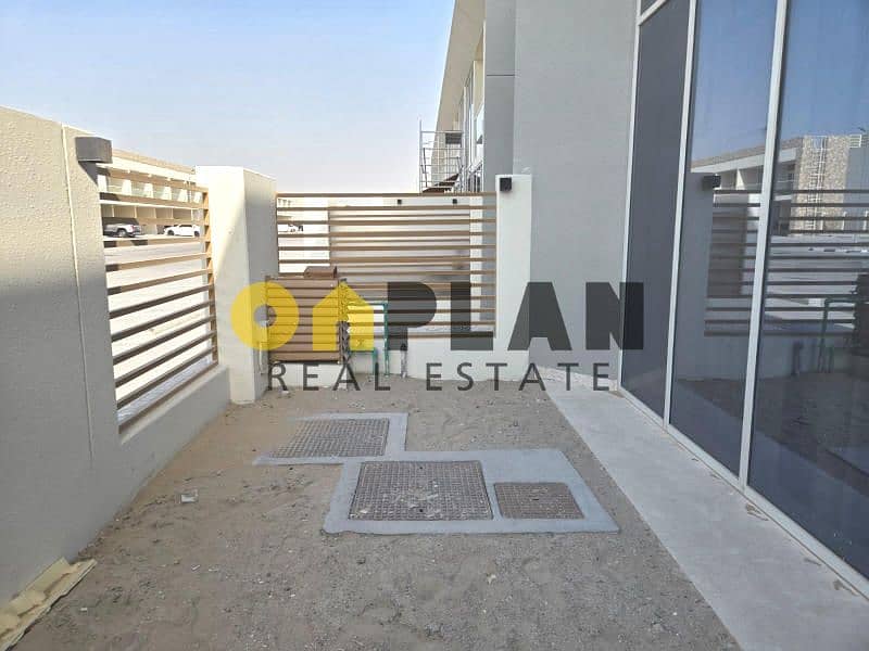 Unfurnished 3BR Villa | Prime Spot | Contemporary Living - Image 8