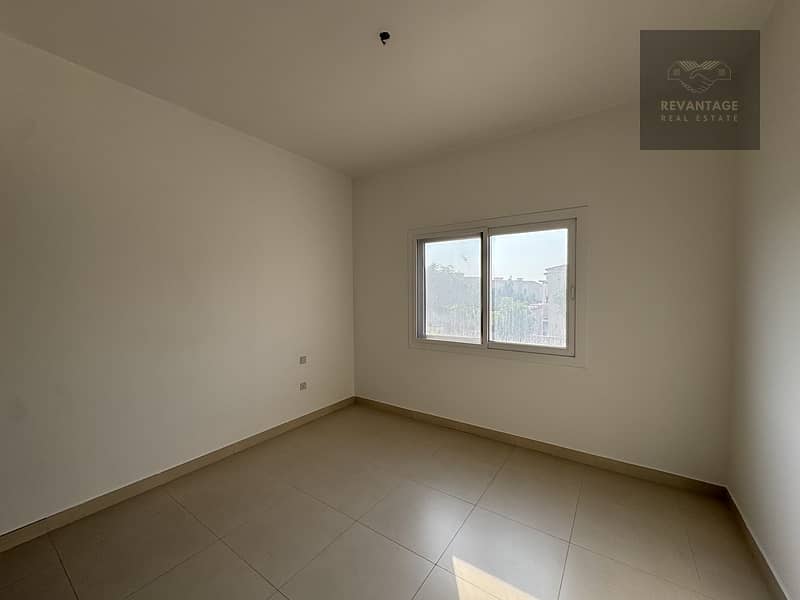 Amazing Location | Big Plot Size | Exclusive Unit - Image 10