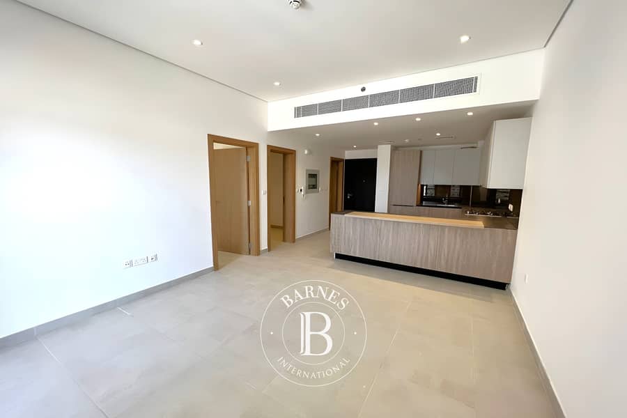 Large 1BR plus Storage | Modern Unit | Pool View