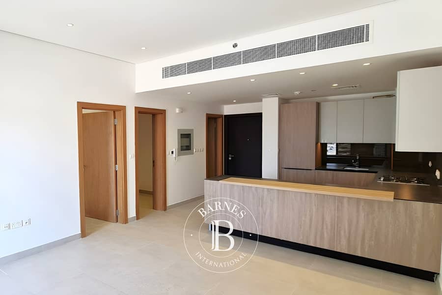 Large 1BR plus Storage | Modern Unit | Pool View