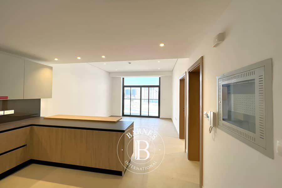 Large 1BR plus Storage | Modern Unit | Pool View