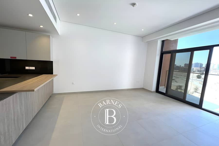 Large 1BR plus Storage | Modern Unit | Pool View