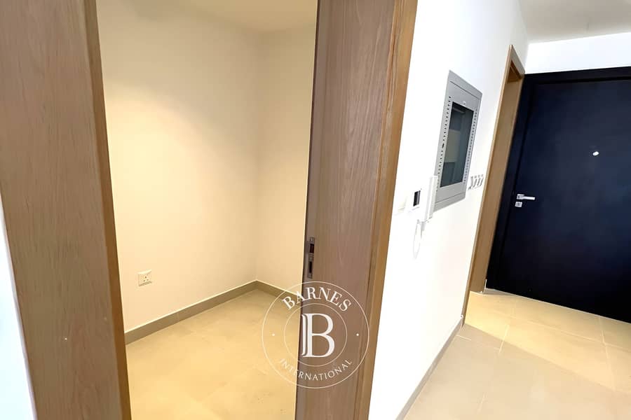 Large 1BR plus Storage | Modern Unit | Pool View - Image 7