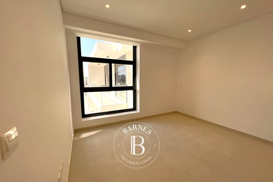 Large 1BR plus Storage | Modern Unit | Pool View - Image 10