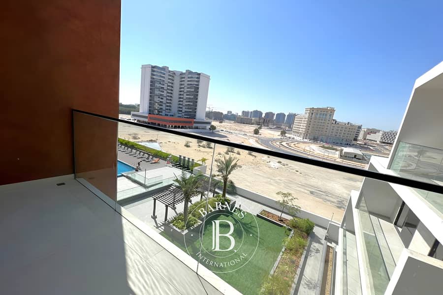 Large 1BR plus Storage | Modern Unit | Pool View - Image 15