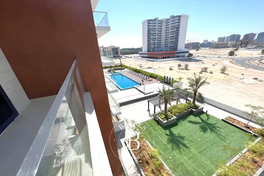 Large 1BR plus Storage | Modern Unit | Pool View - Image 17