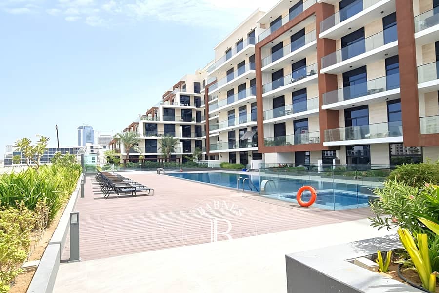 Large 1BR plus Storage | Modern Unit | Pool View - Image 18