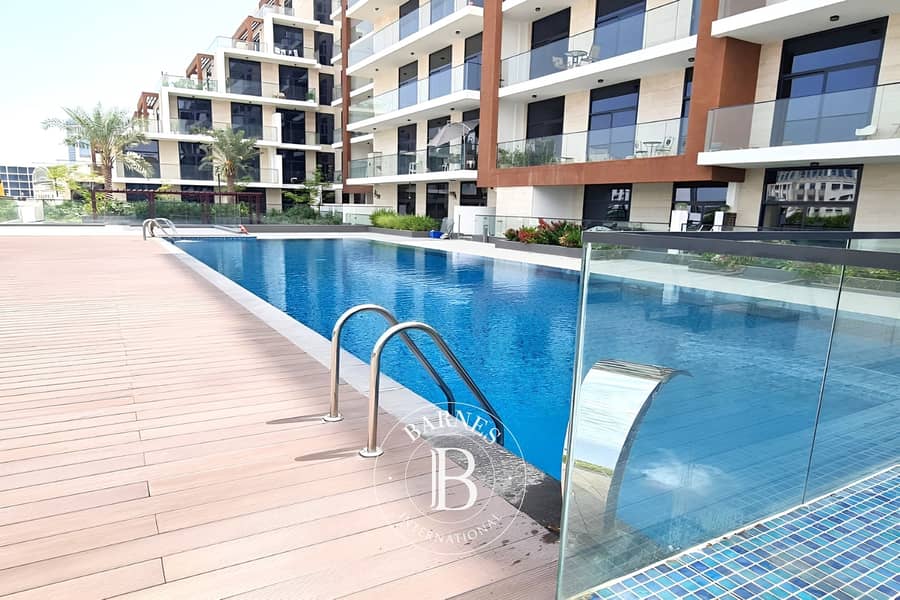 Large 1BR plus Storage | Modern Unit | Pool View - Image 19