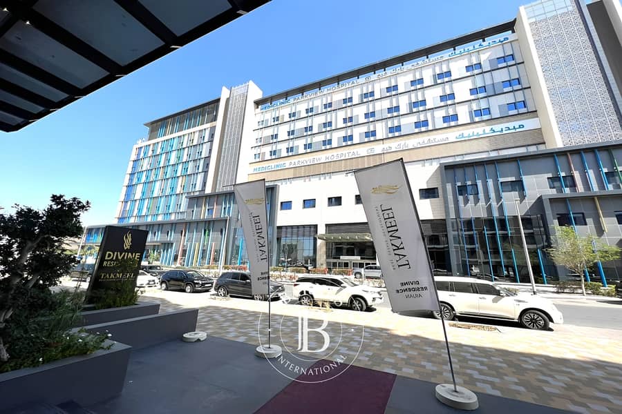 Large 1BR plus Storage | Modern Unit | Pool View - Image 22