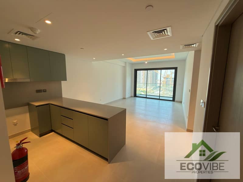 Spacious 1BR | 679 Sqft | Unfurnished | Pool & Park View | Myrtle Al Wasl