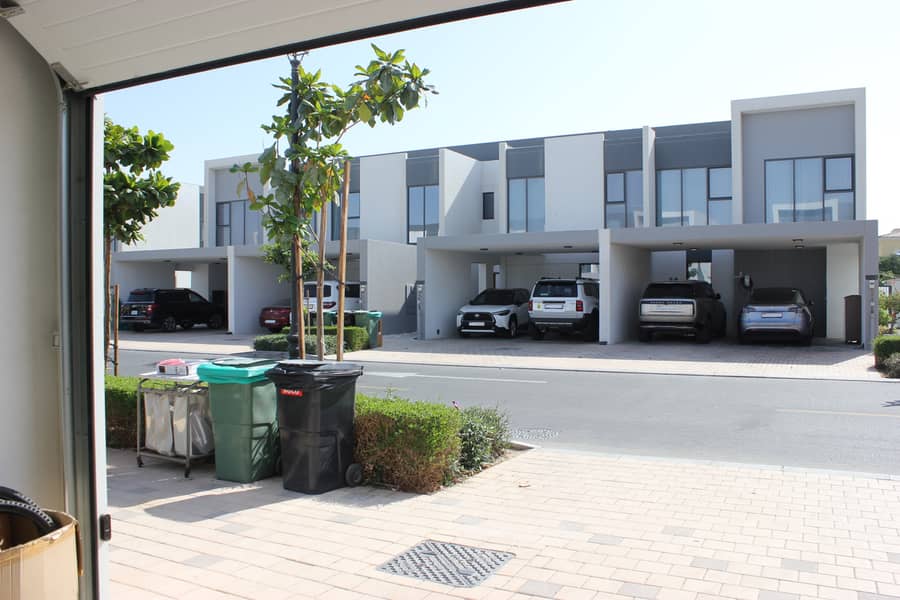 VACANT | CORNER UNIT | UPGRADED