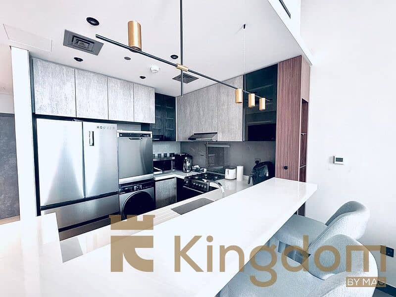 STYLISH 1 BR | LAKEFRONT VIEW | WALK TO METRO