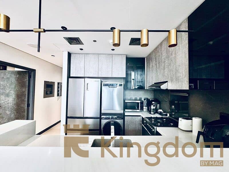 STYLISH 1 BR | LAKEFRONT VIEW | WALK TO METRO