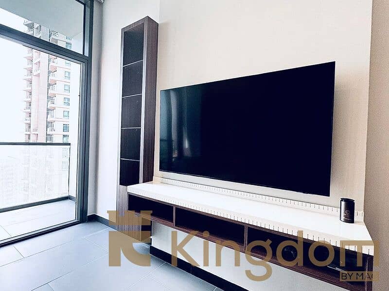 STYLISH 1 BR | LAKEFRONT VIEW | WALK TO METRO - Image 10