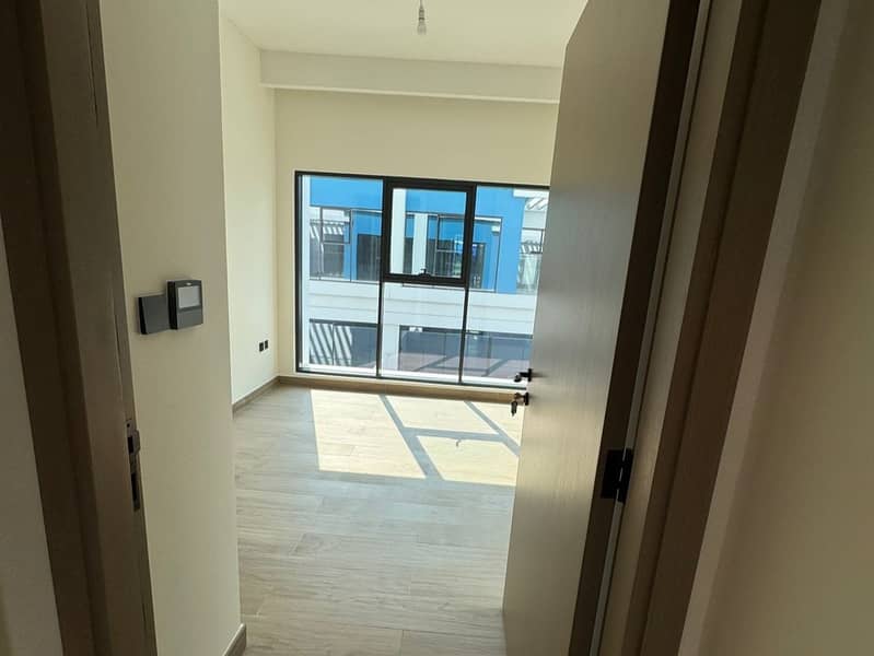 Brand New I Single Row I Middle Unit